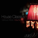 Bossko Adzich / Dj Echa, Jason Brooks / Hibrid / Illmatika / John Hellson / Lodi Hensen / Mono / Mory Yacel / Mr. Fluff / Nation / R-04 / Romualdo / Sergio Brunno / Sergiu Nadasan - 220v house classics, vol. 1